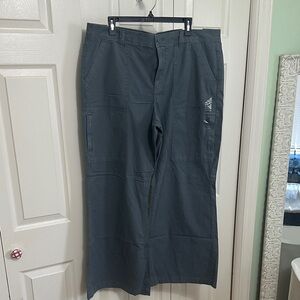 American Eagle Low-Rise Baggy Flare Cargo Pants | 18 Regular | Plus Size